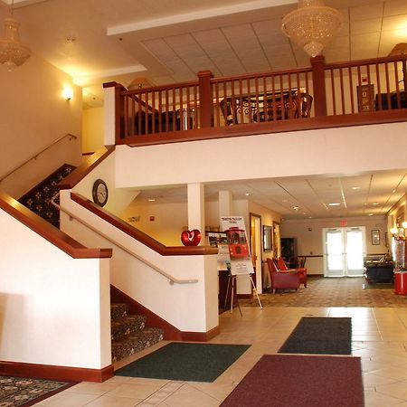 The Plaza Hotel & Suites Уинона Экстерьер фото